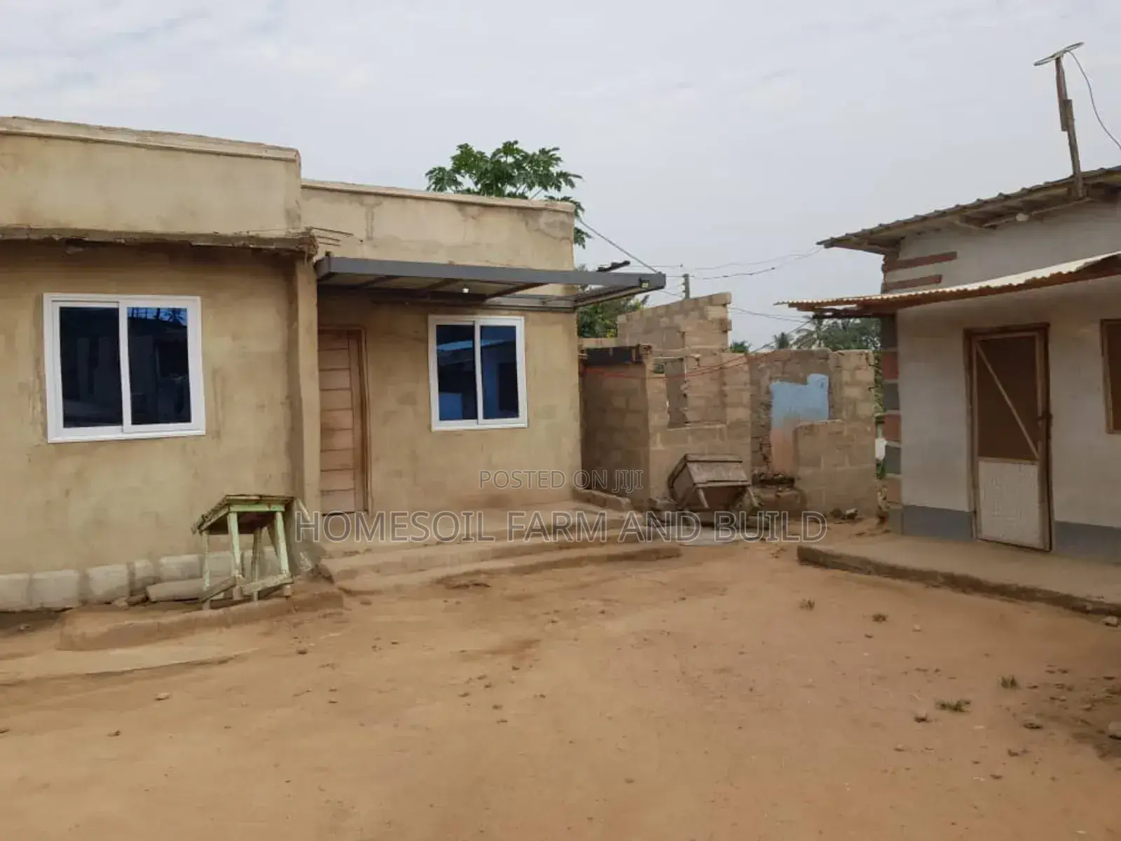 6bdrm House in Buduburam, Gomoa East for sale