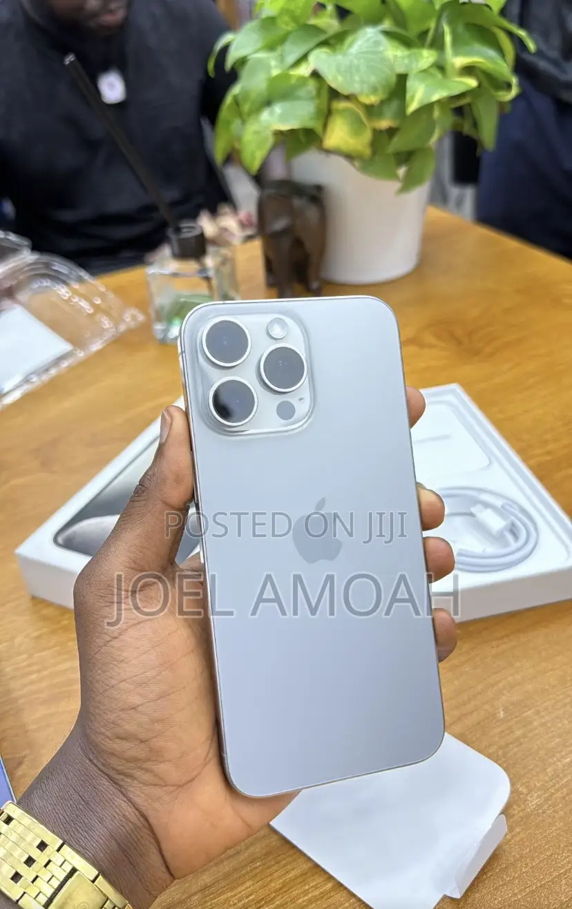 New Apple iPhone 15 Pro Max 256 GB Silver