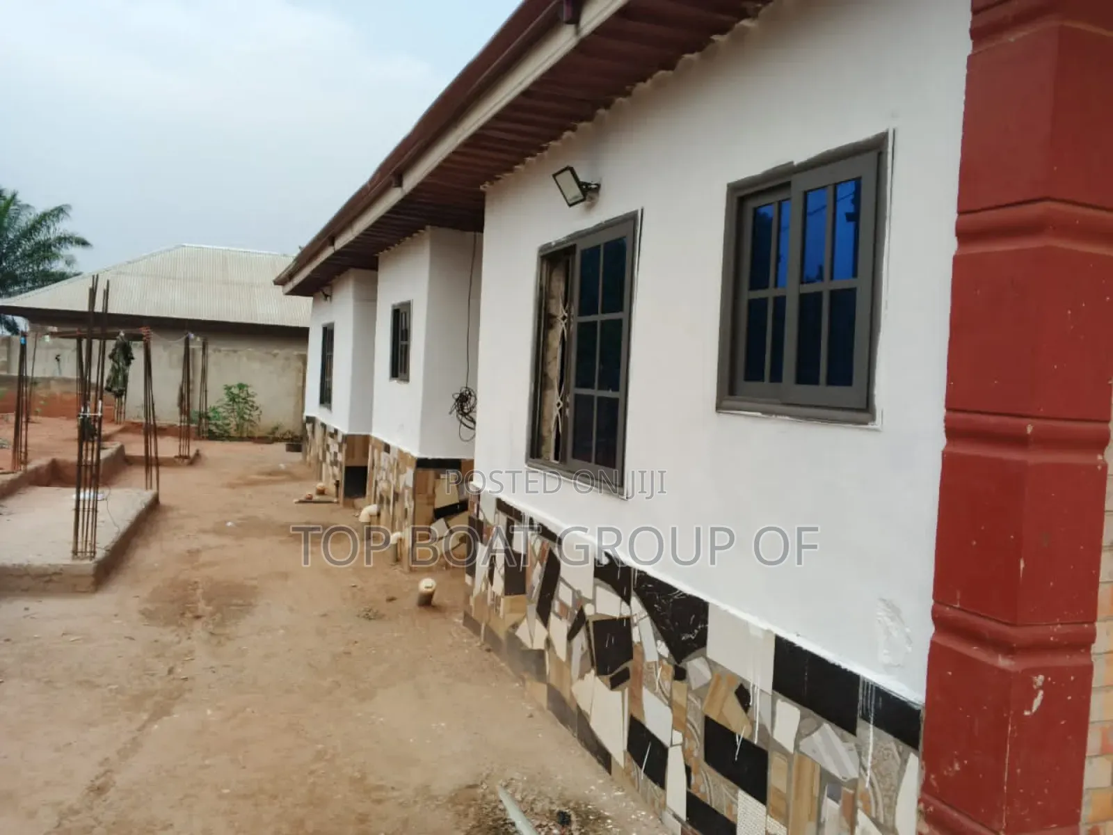 6bdrm House in Abuakwa  Top-Boat, Kumasi Metropolitan for sale