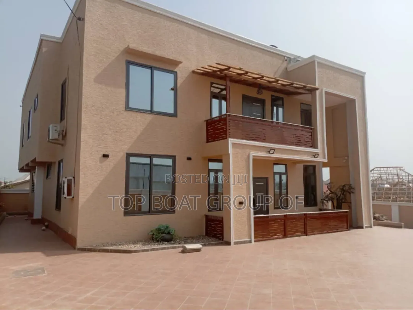 5bdrm House in Top-Boat Estate, Kumasi Metropolitan for sale