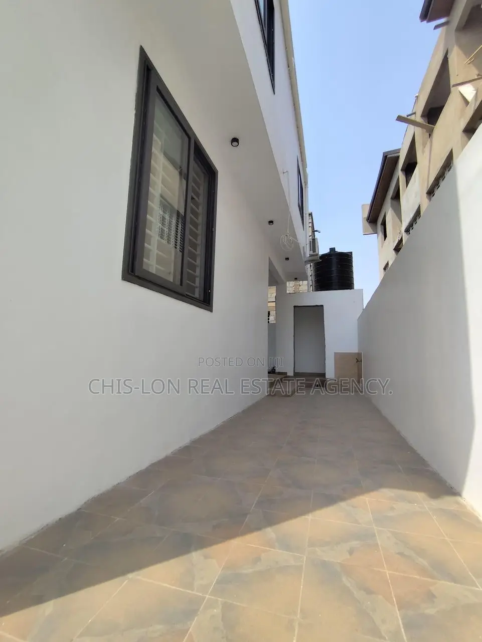 4bdrm Duplex in East Legon for sale