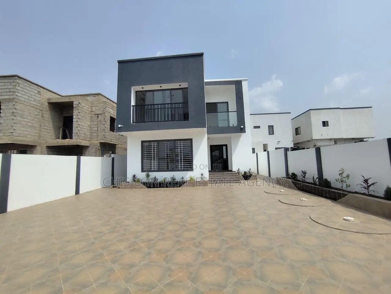 4bdrm Duplex in East Legon for sale