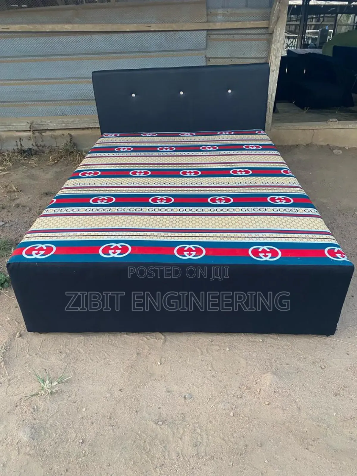 Double Bed Inbuilt