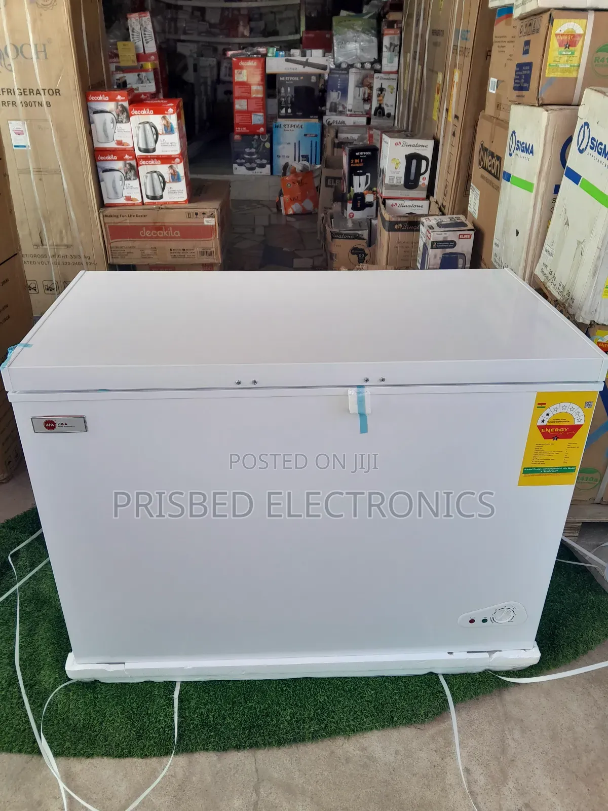 H a Durable Chest Frrezer 318 Litres