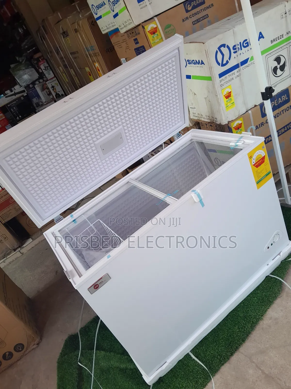 H a Durable Chest Frrezer 318 Litres