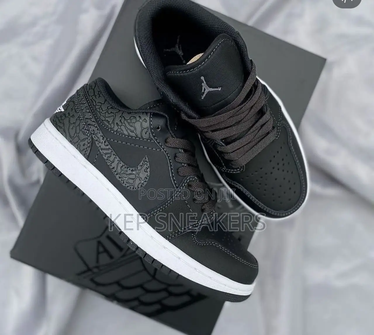 Air Jordan 1 Low “Black White”