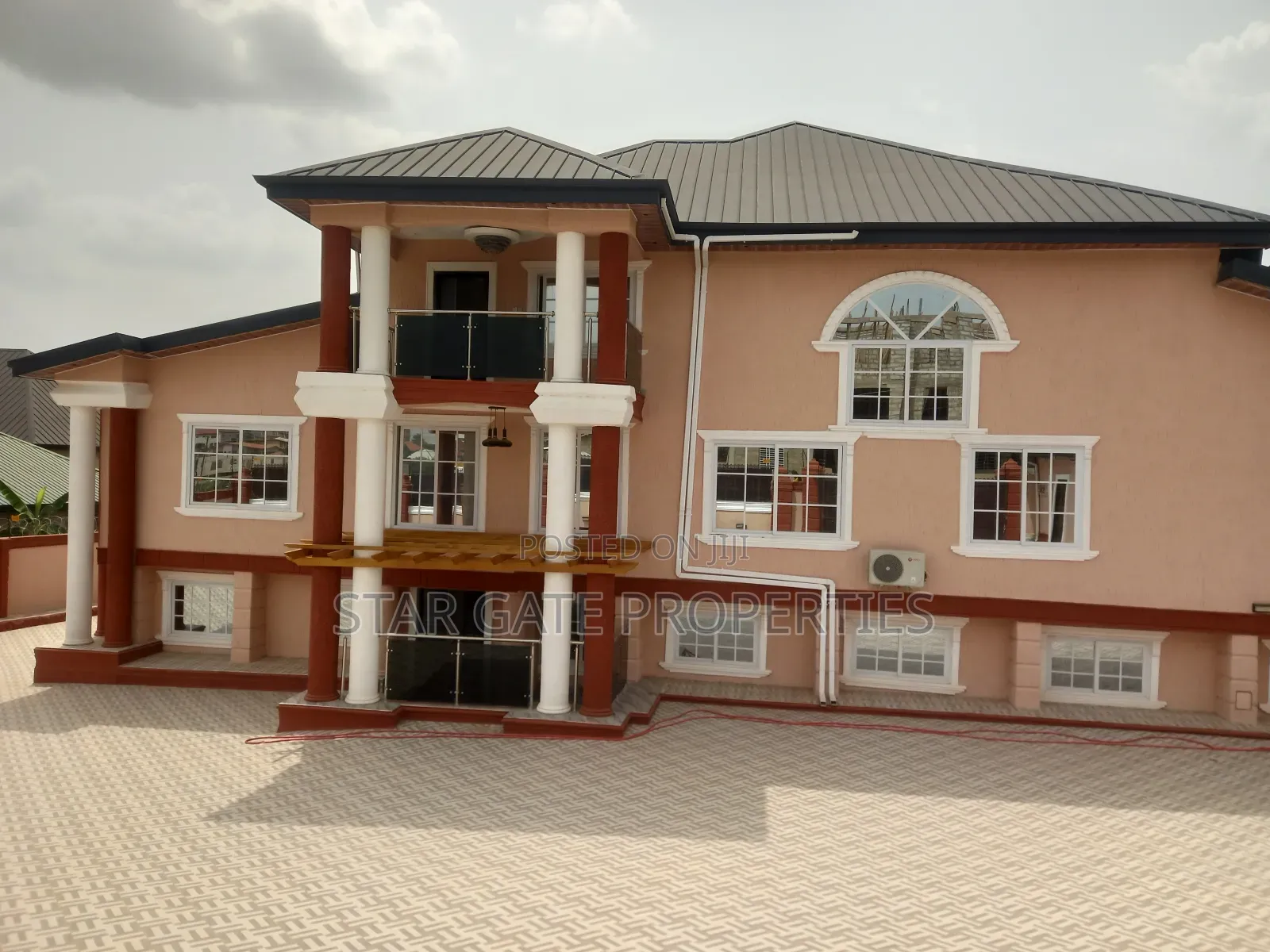 8bdrm House in Atonsu Esereso, Kumasi Metropolitan for sale