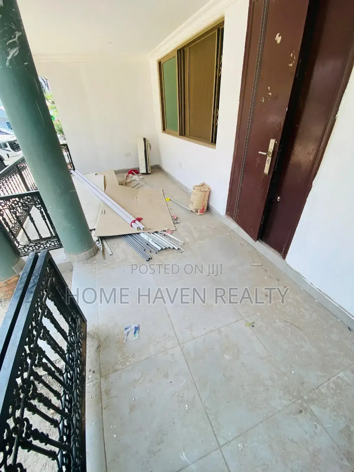 4bdrm Townhouse / Terrace in Dzorwulu for rent