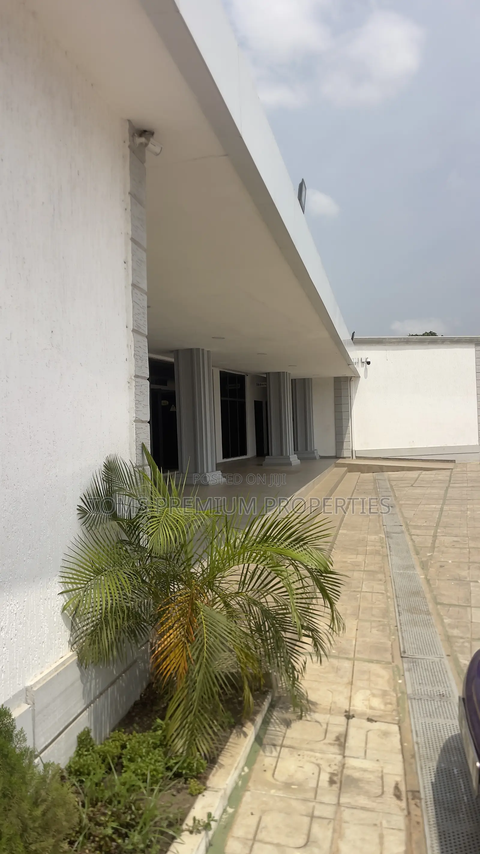 20bdrm House in East Legon for rent