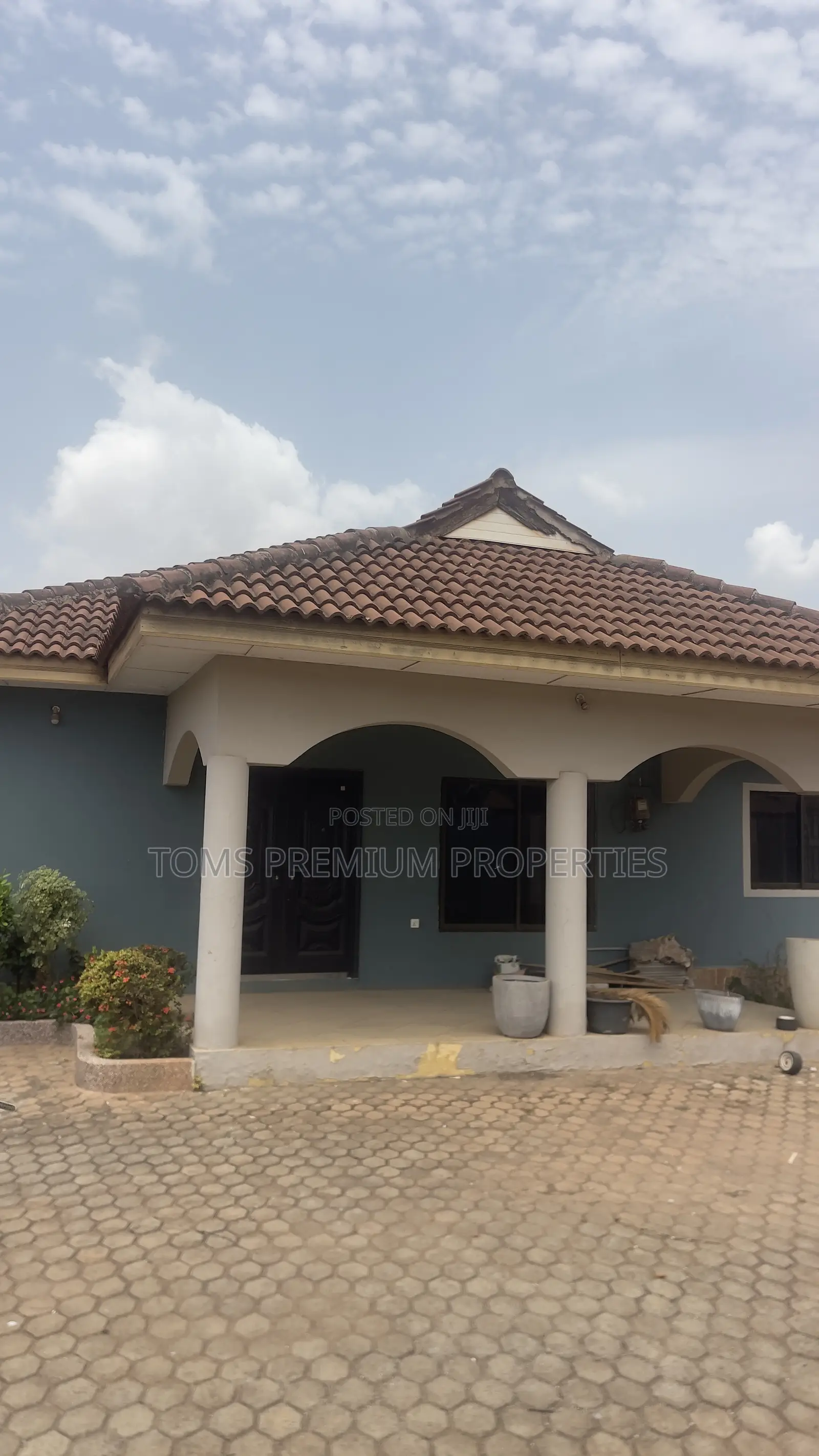 3bdrm Block of Flats in East for rent
