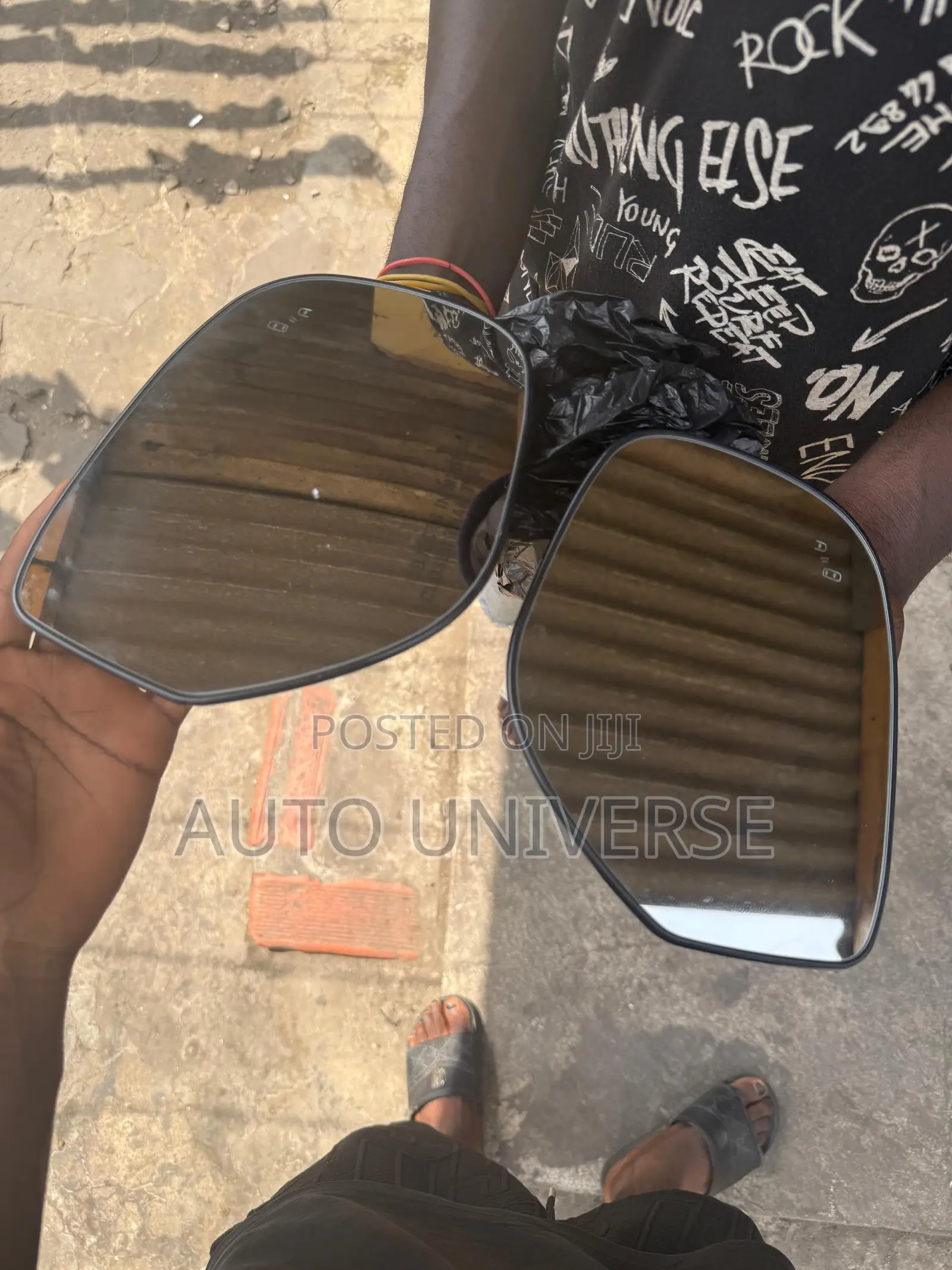 Mitsubishi Outlander Mirror Glass With Blindspot Sensor.