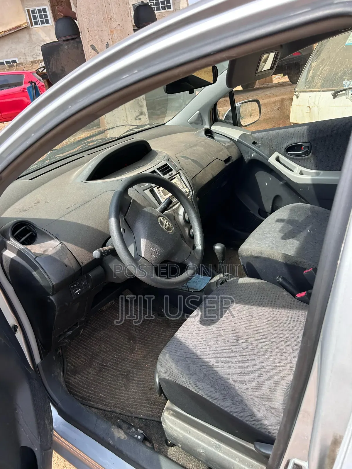 Toyota Vitz 2010 Silver