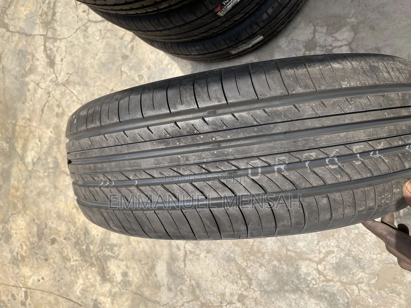 235/55r20 Yokohama Advan Db V552