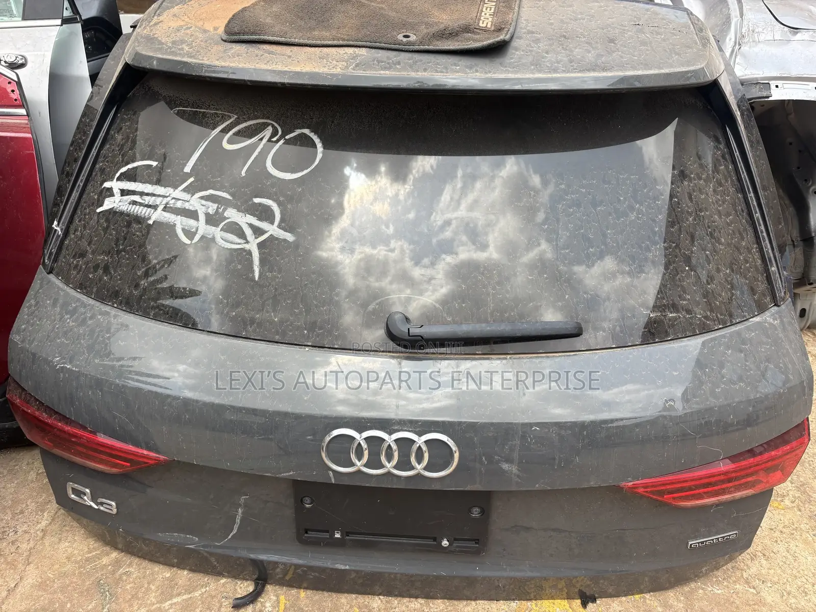 Audi Q3 2020-2024 Booth