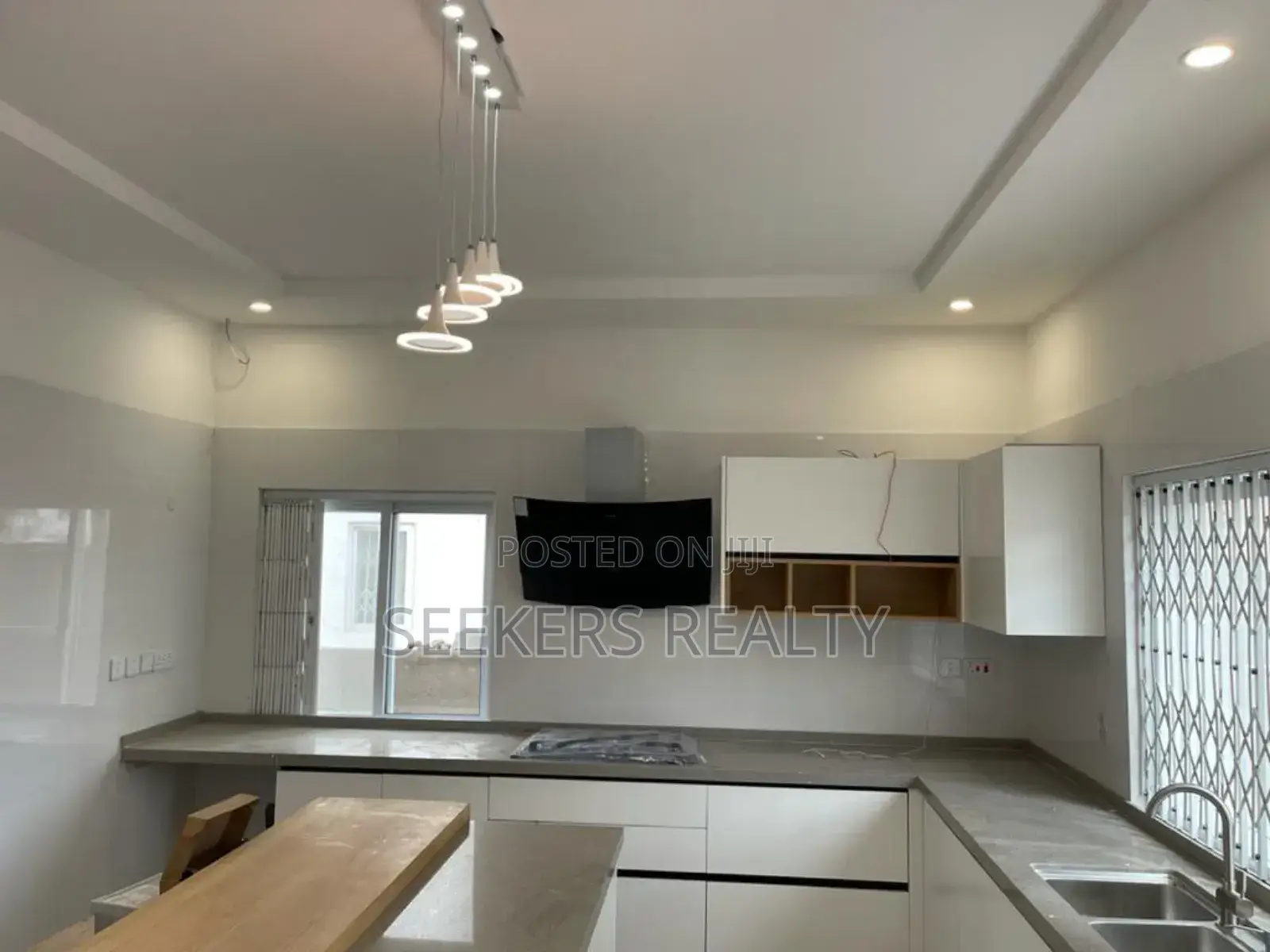 4bdrm House in Seekers Realty, Cantonments for rent
