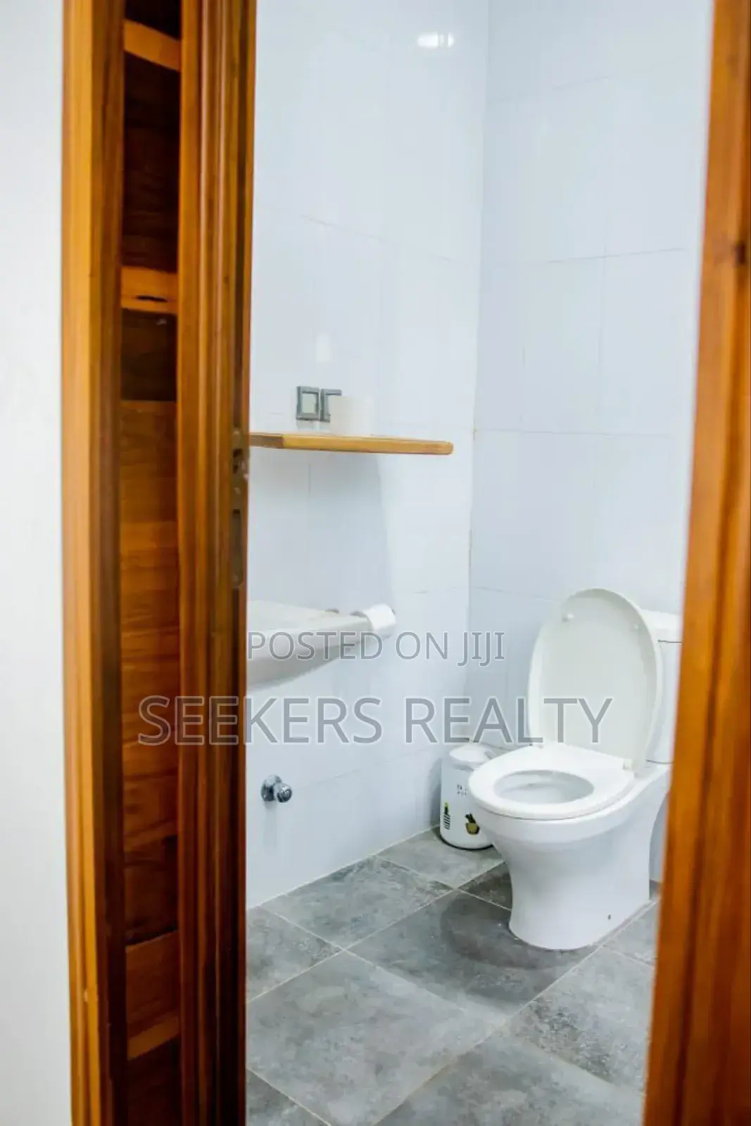 8bdrm House in Seekers Realty, Oyarifa for sale