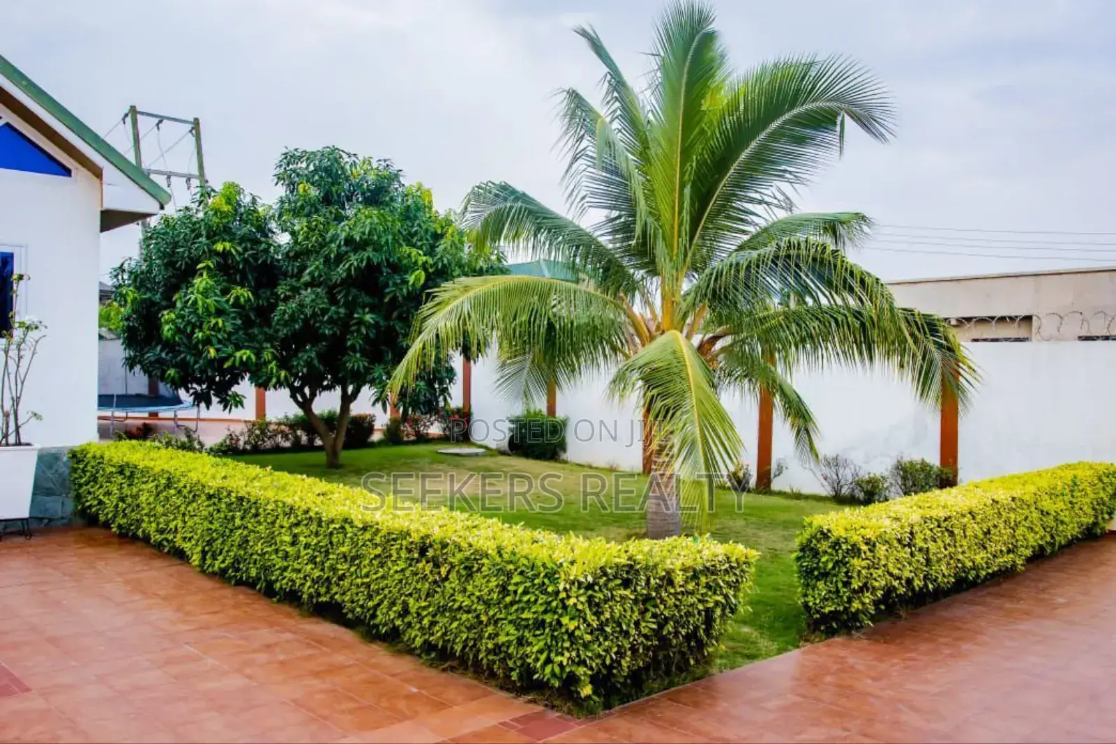 8bdrm House in Seekers Realty, Oyarifa for sale