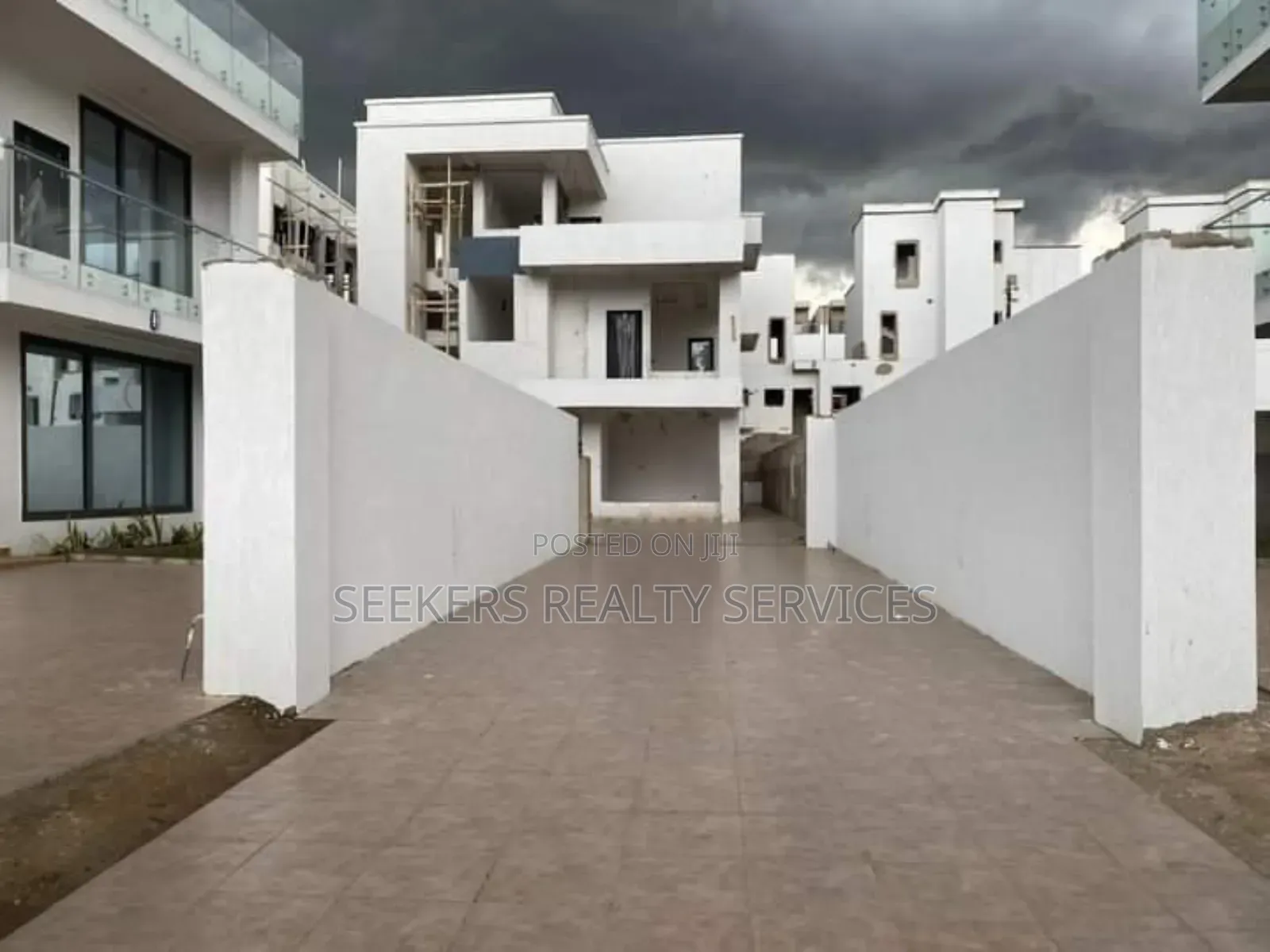4bdrm Mansion in Seekers Realty, Airport Residential Area for sale
