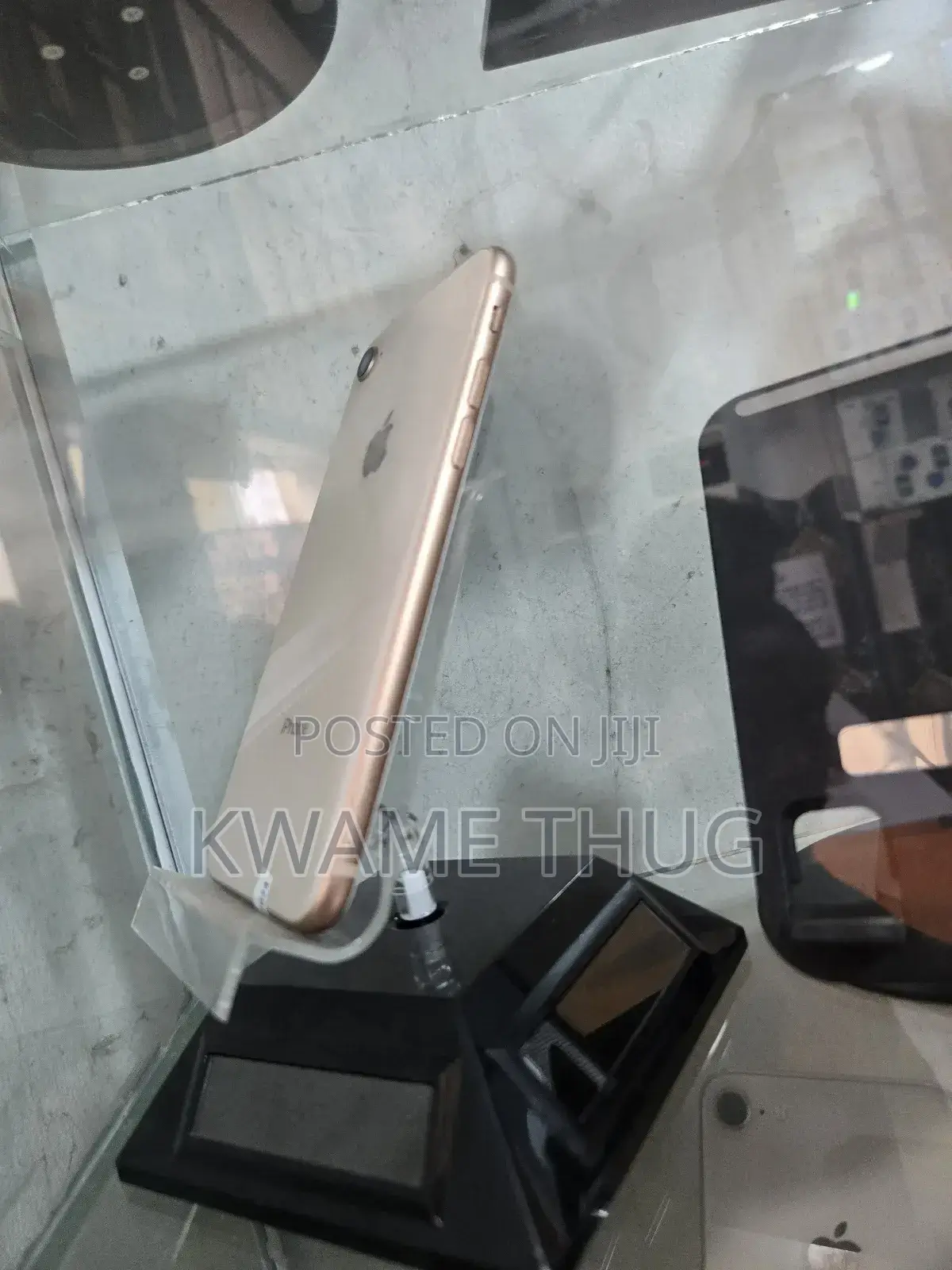 New Apple iPhone 8 64 GB Gold