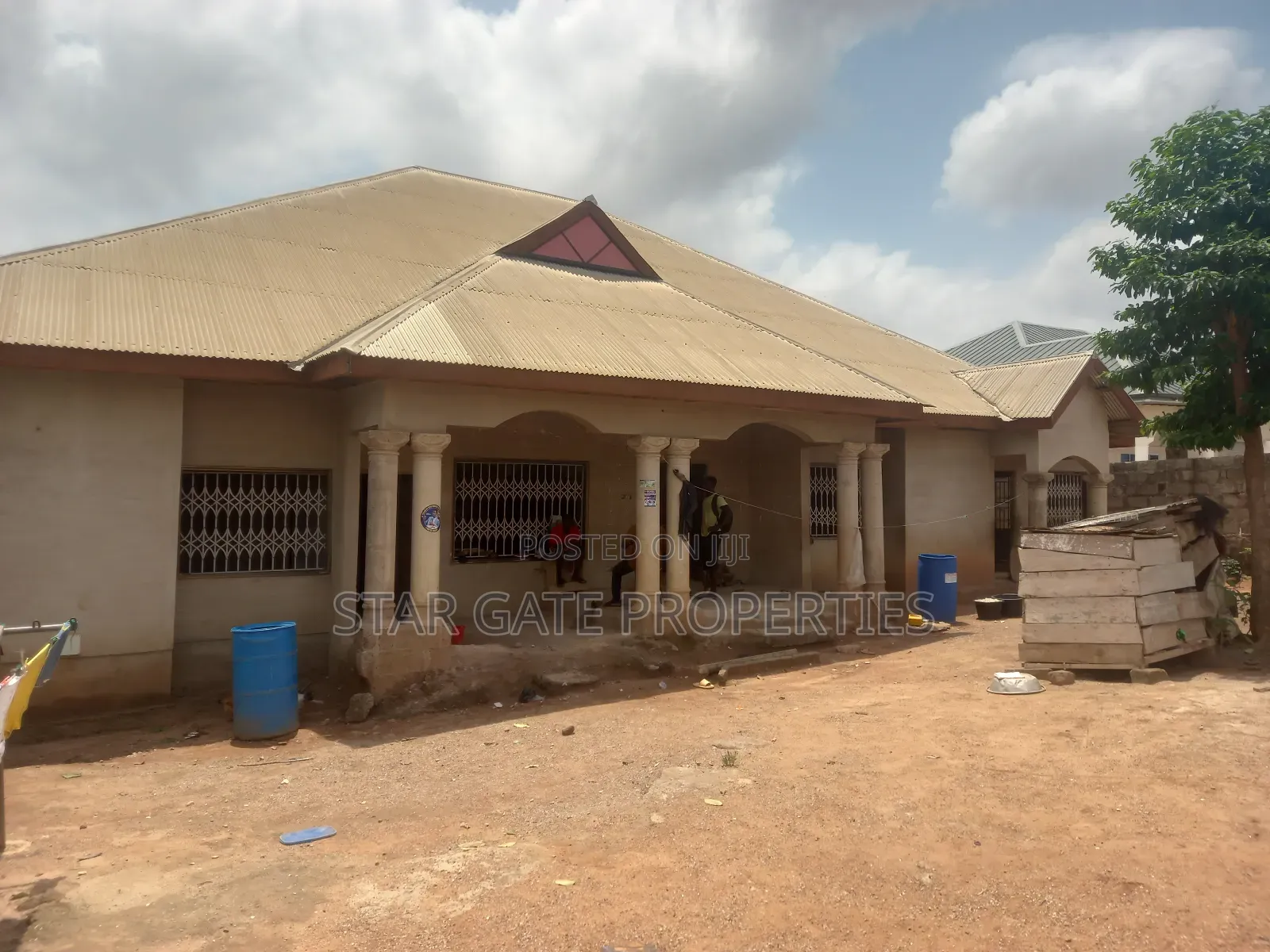 9bdrm House in Bokankyi, Near, Kumasi Metropolitan for sale