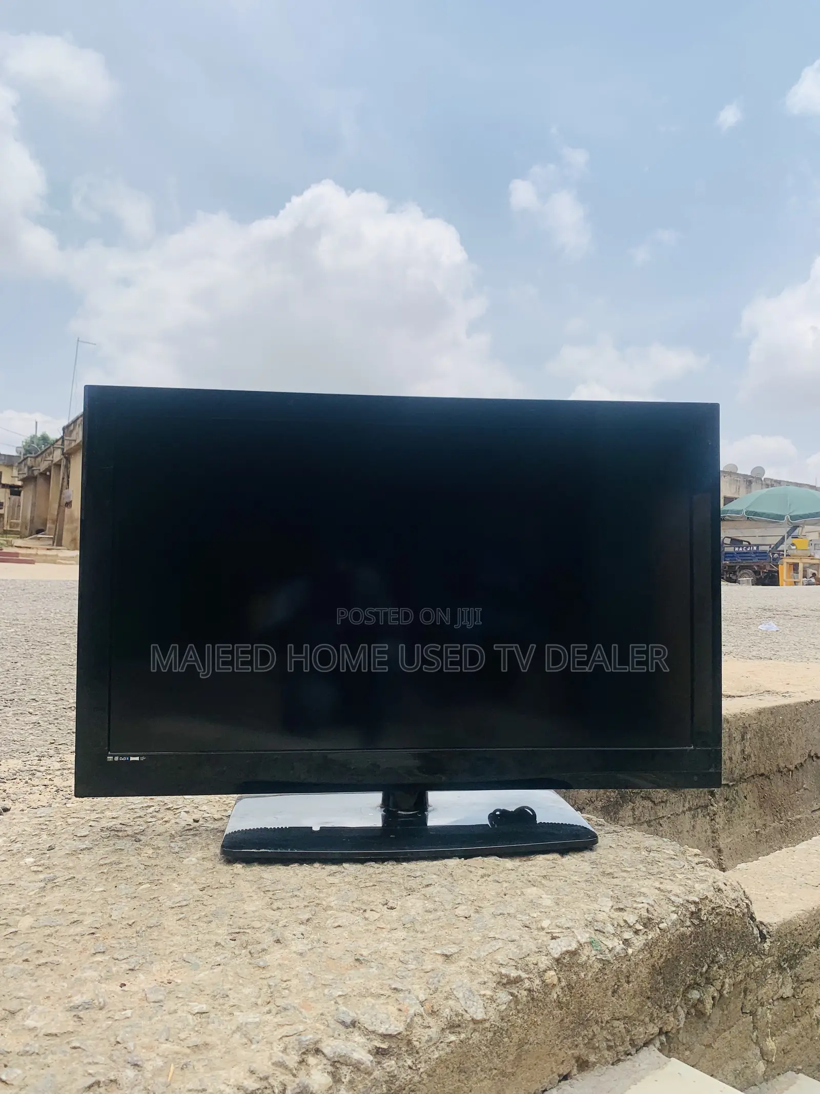 42inches Hitachi Digital Tv