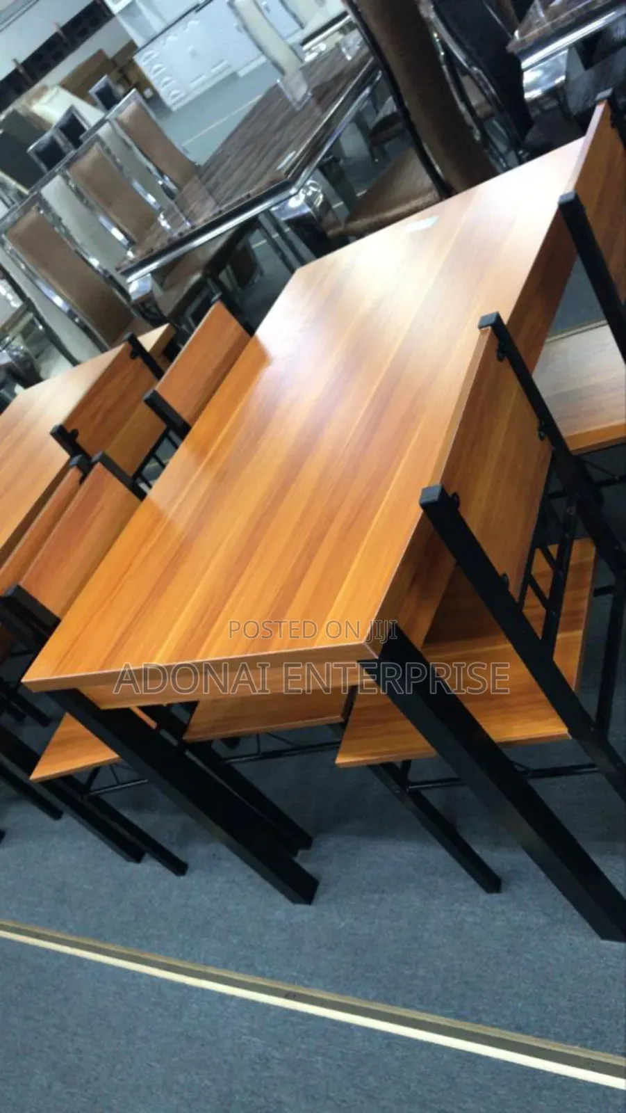 Wooden Dining Table and Chairs Vncx7605q