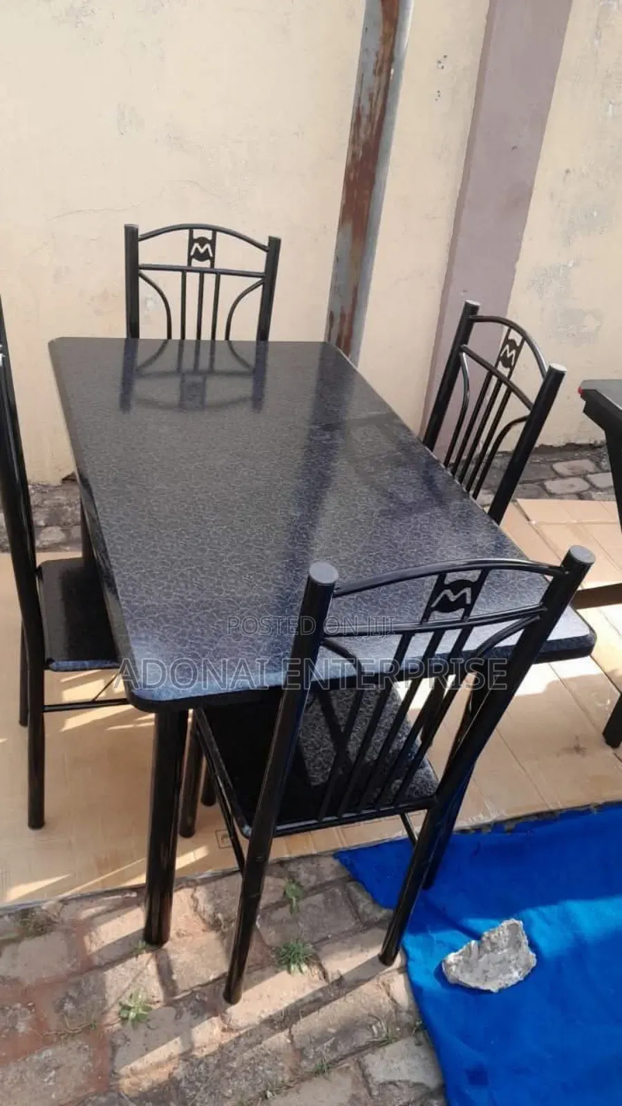 Beautiful Dining Table and Set of Chairs Avnkh4186r