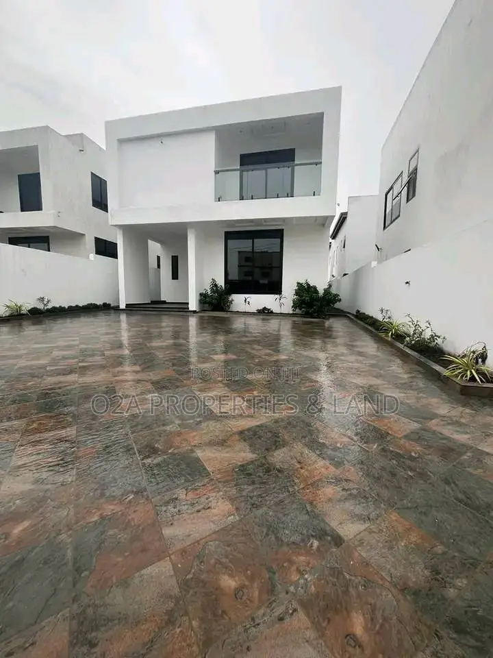 5bdrm House in East Airport for sale