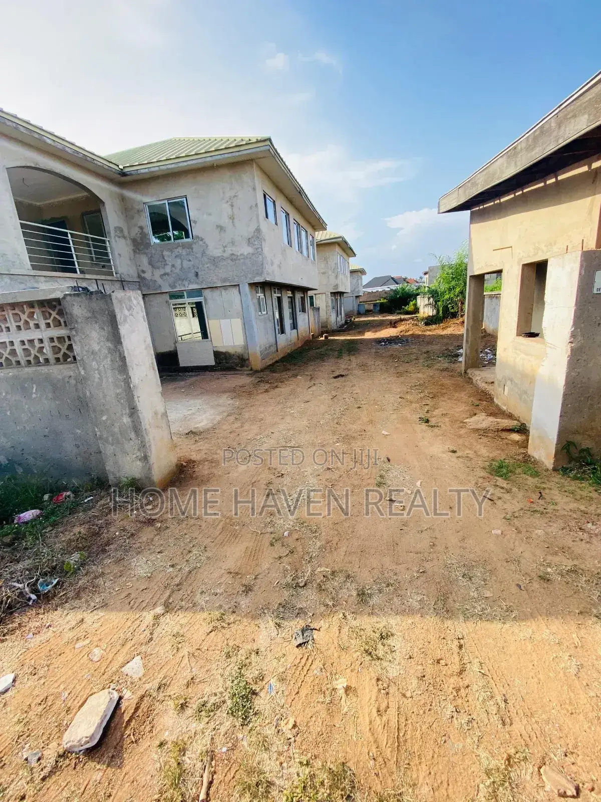6bdrm Apartment in Westland for sale