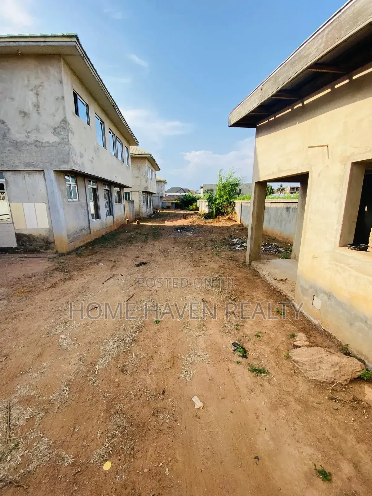 6bdrm Apartment in Westland for sale