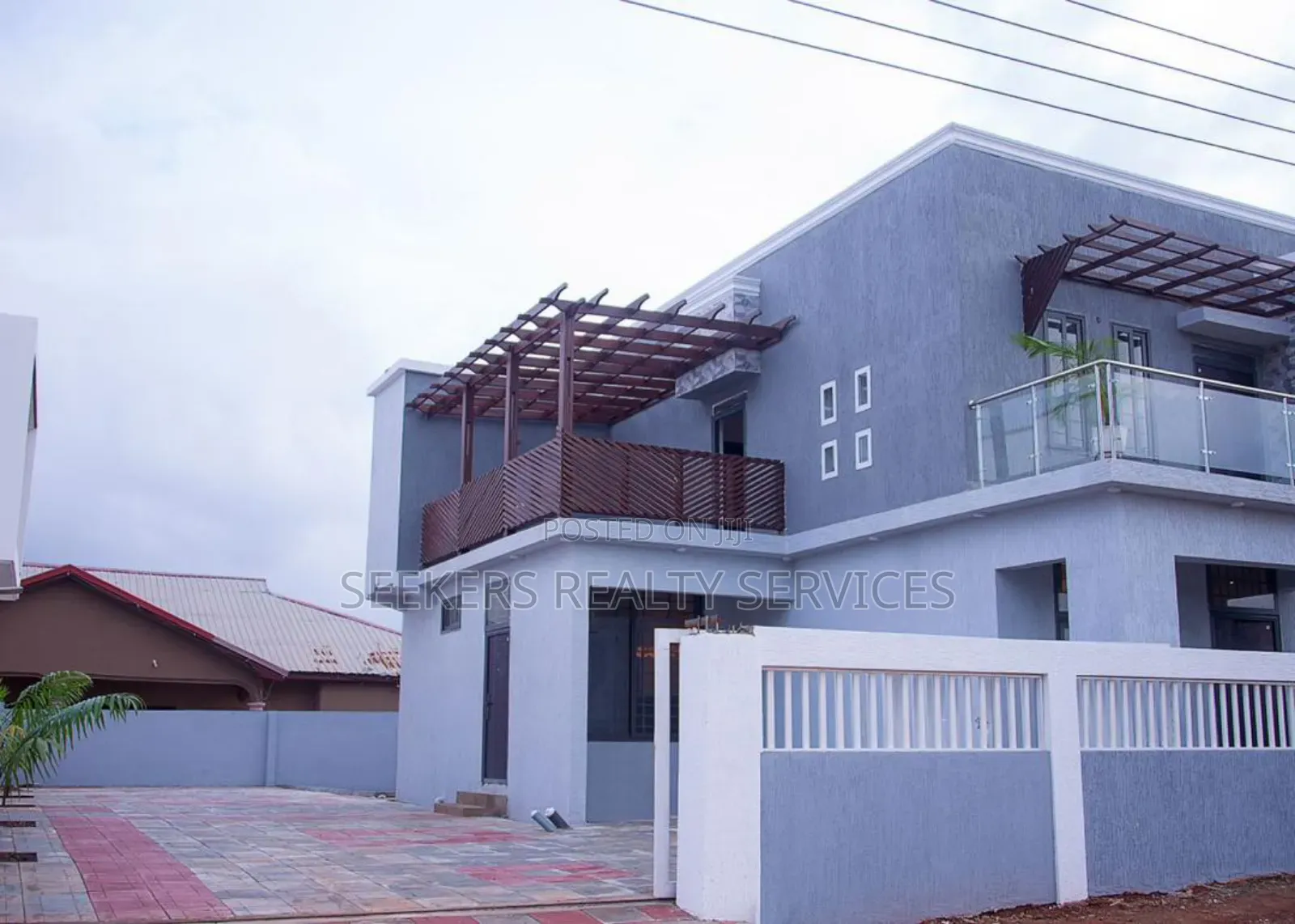 4bdrm Duplex in Seekers Realty, Oyarifa for sale