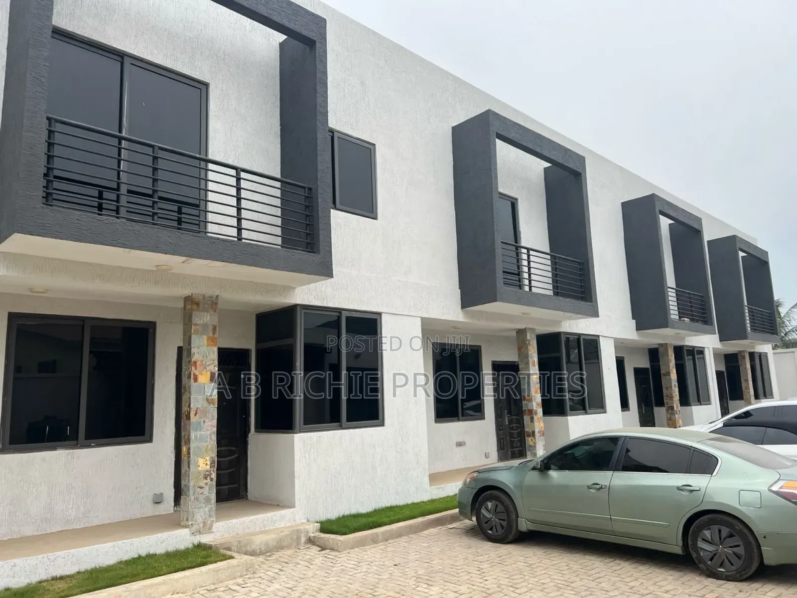 3bdrm Townhouse / Terrace in Ab Richie Properties, West Legon for rent
