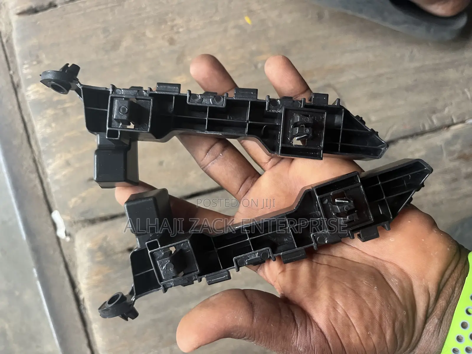 Accord 2018 Fender Bracket
