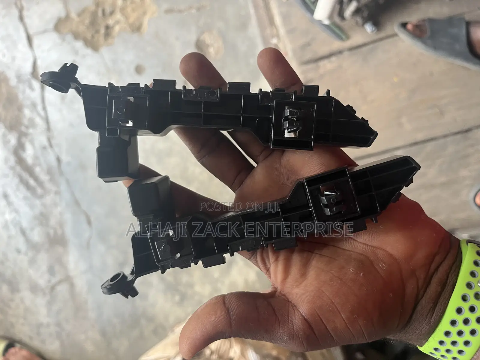 Accord 2018 Fender Bracket