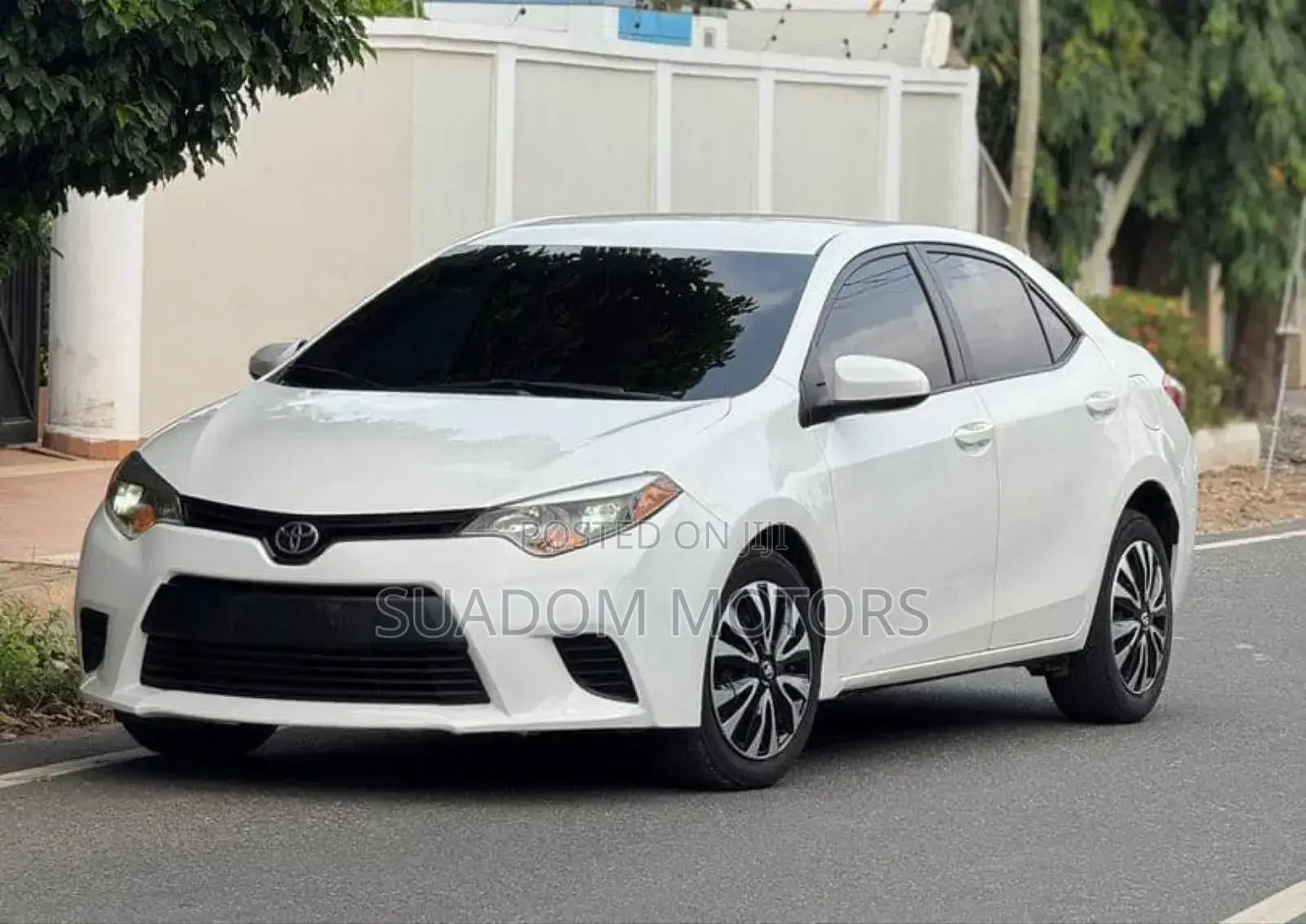 Toyota Corolla LE 4dr Sedan (1.8L 4cyl CVT) 2015 White