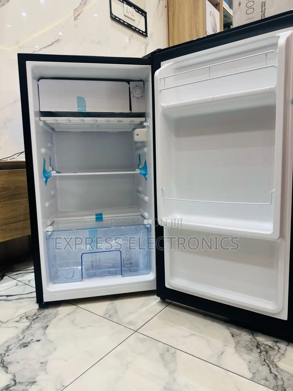 Long Lasting Effects Single Door Fridge Pearl Table Top