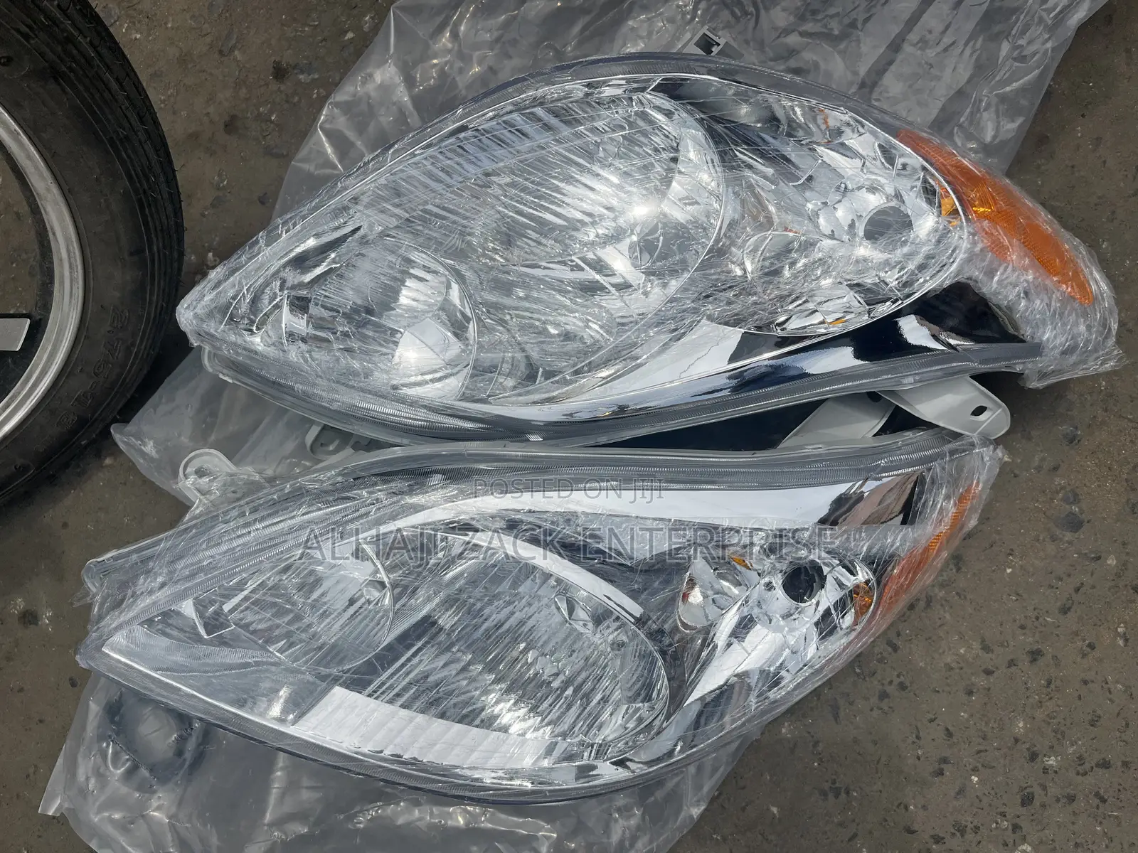 Toyota Matrix 2005 Headlight