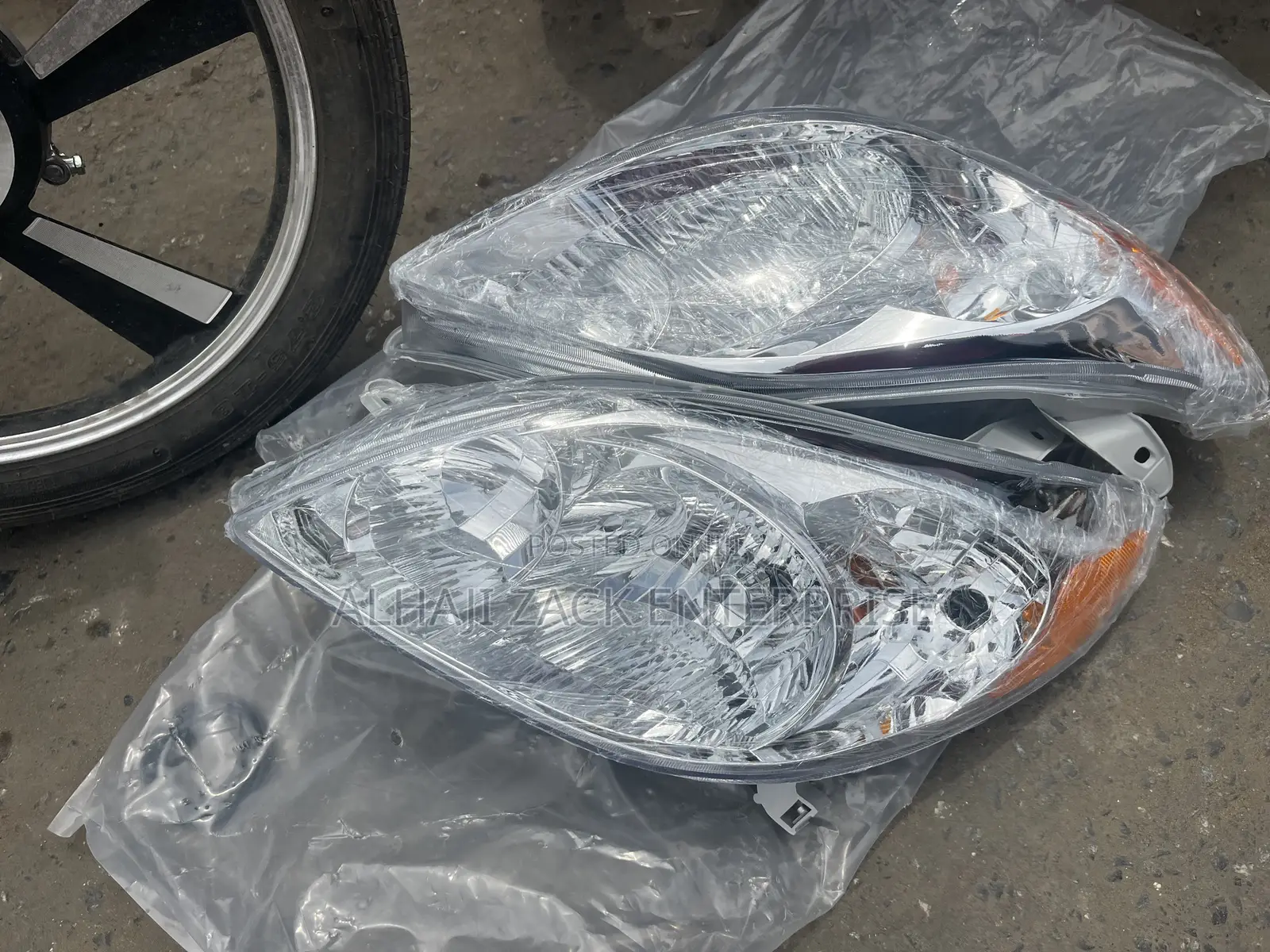 Toyota Matrix 2005 Headlight