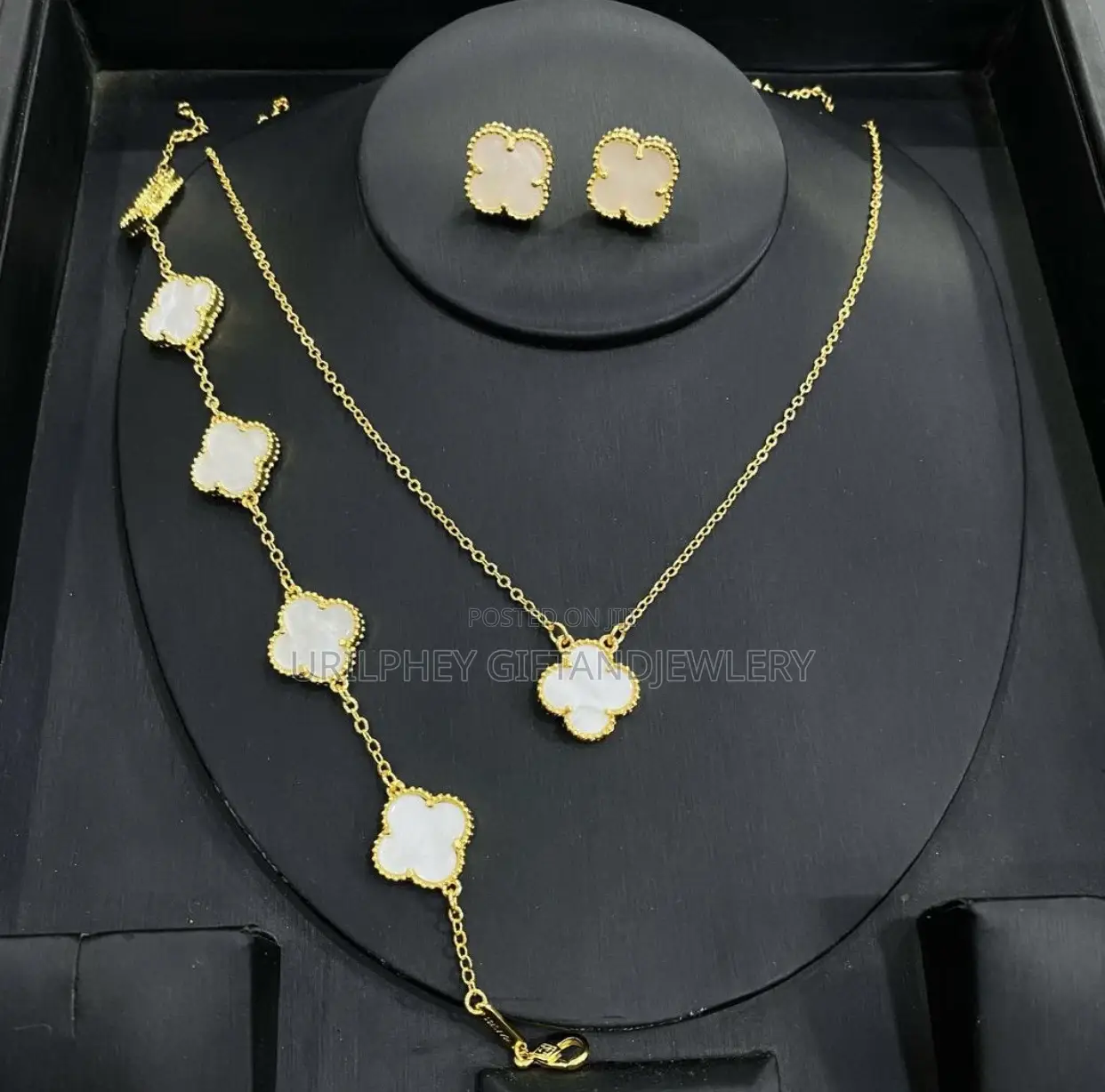 Vancleef Jewelry Set