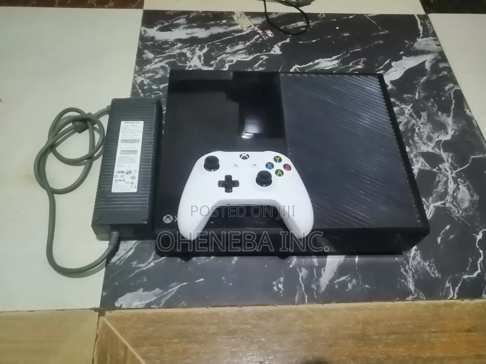 Xbox One With 10 Games +1 Controller