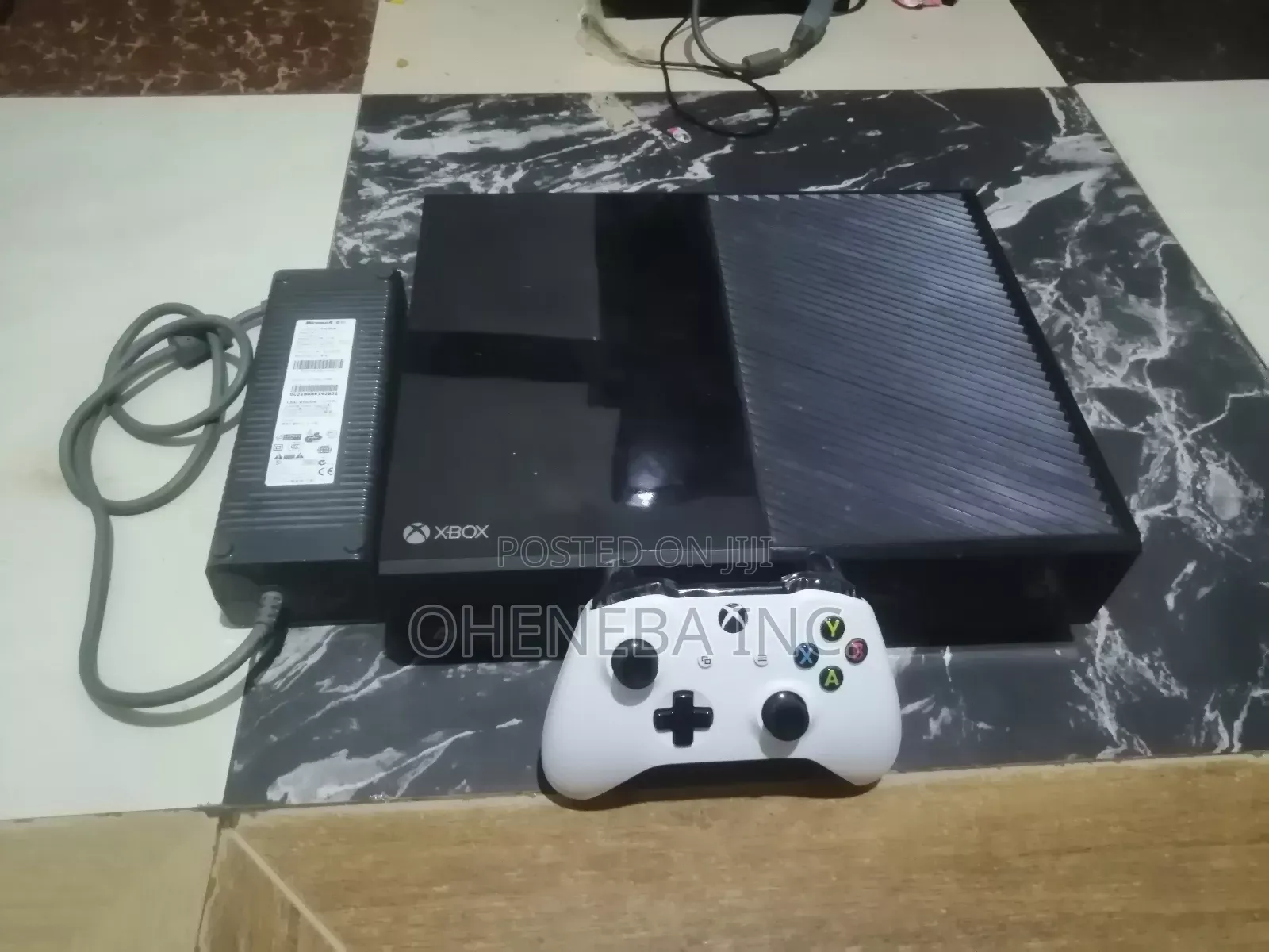Xbox One With 10 Games +1 Controller