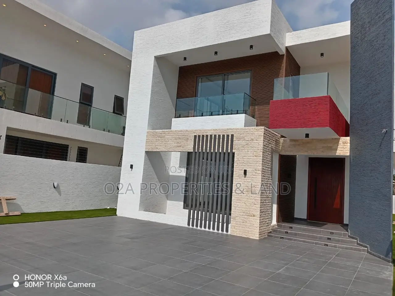 4bdrm House in Community 16, Sakumono for sale