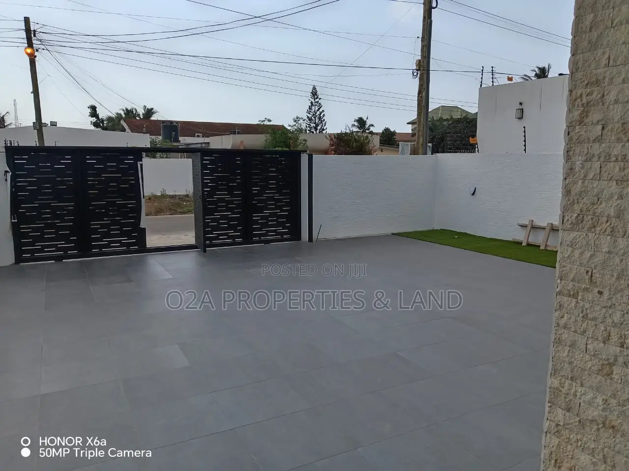 4bdrm House in Community 16, Sakumono for sale
