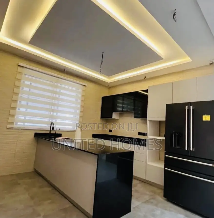 5bdrm House in East Legon for sale