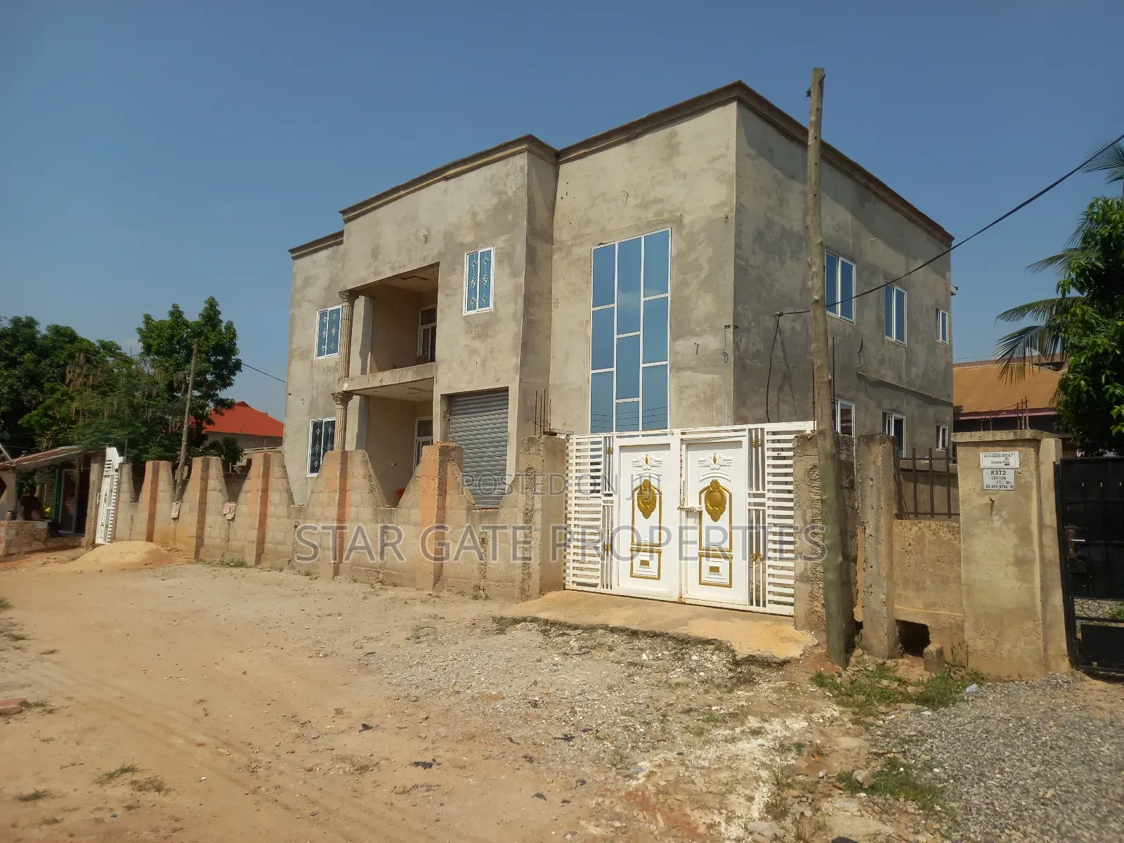 11bdrm House in Fawoade, Kumasi Metropolitan for sale