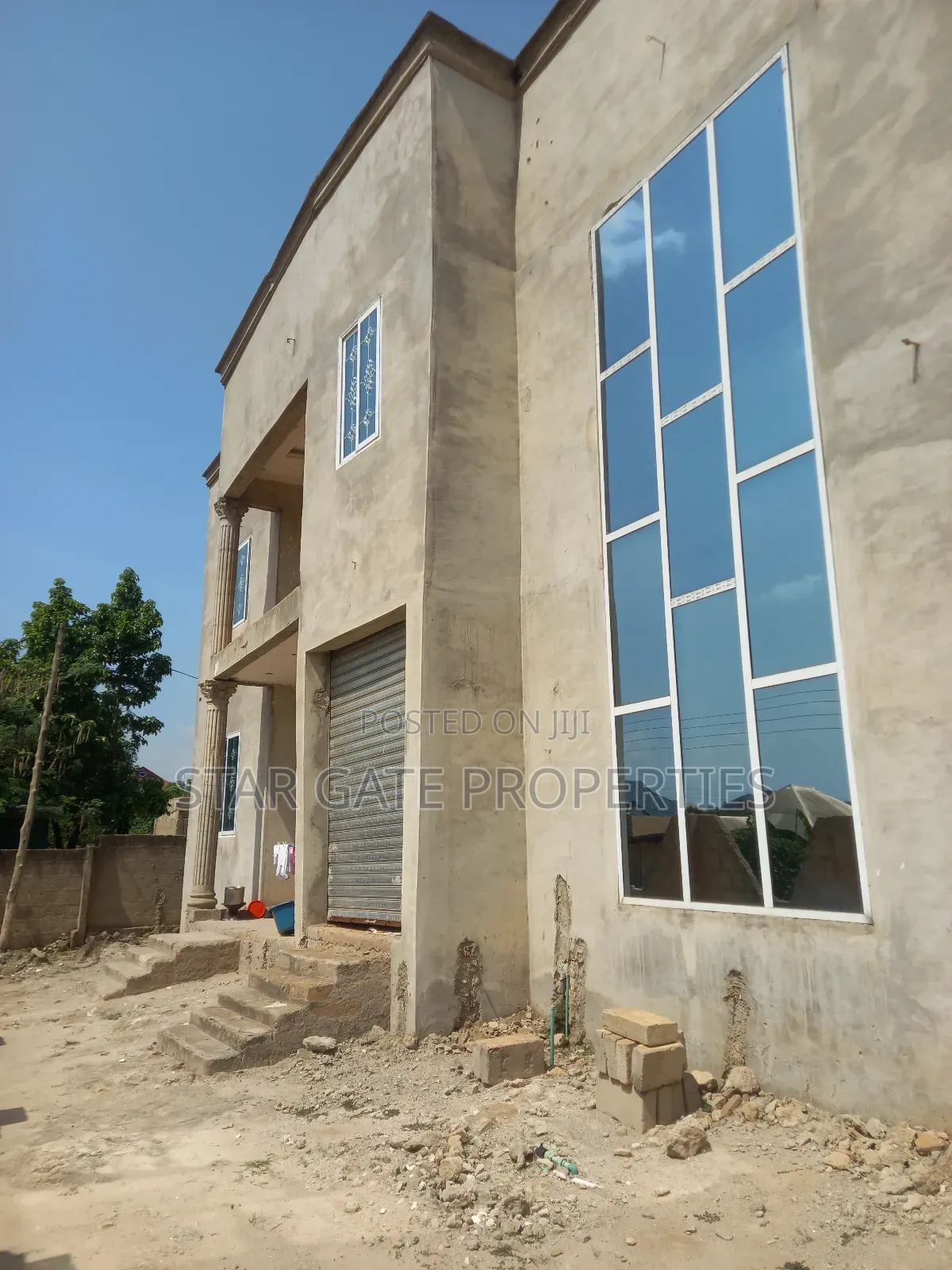 11bdrm House in Fawoade, Kumasi Metropolitan for sale