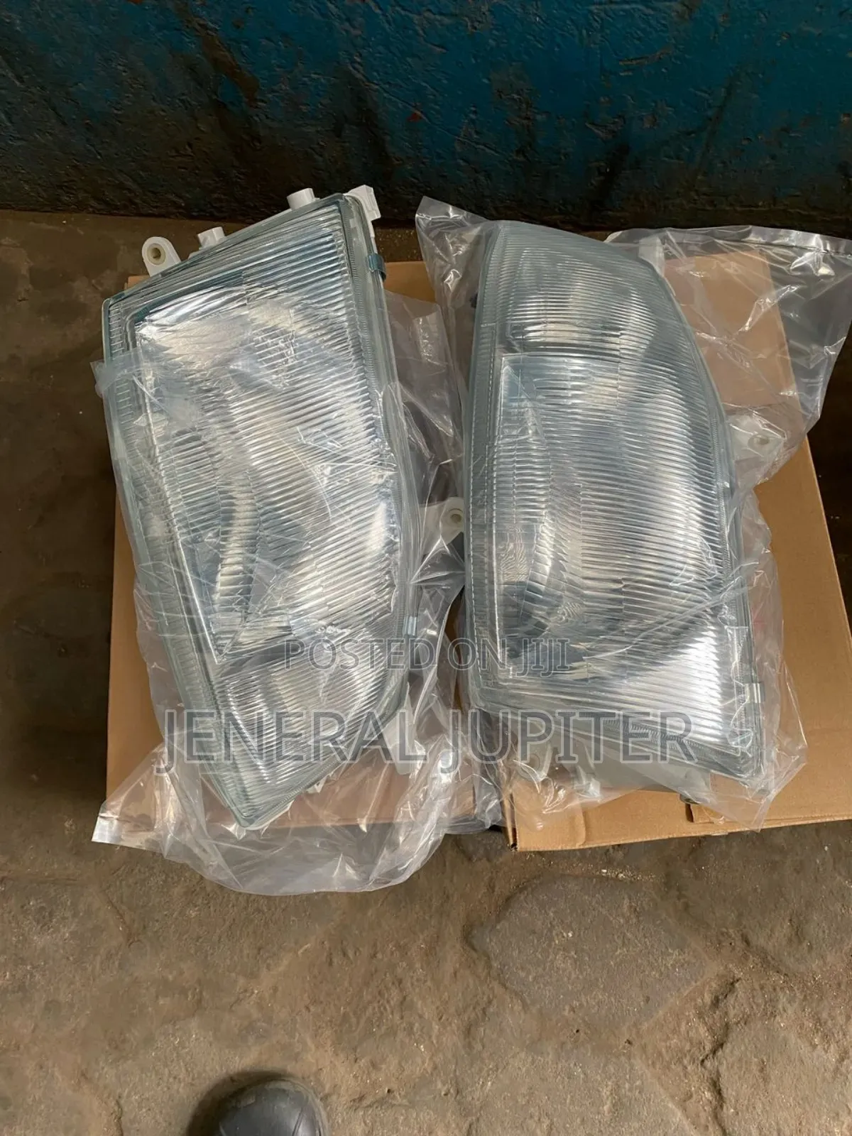 Toyota Fish Headlight Pair