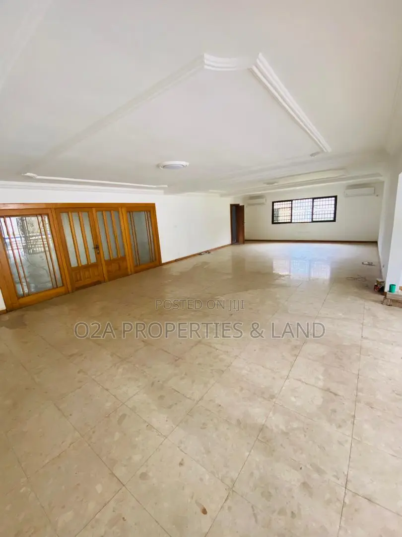 5bdrm House in Dzorwulu for rent