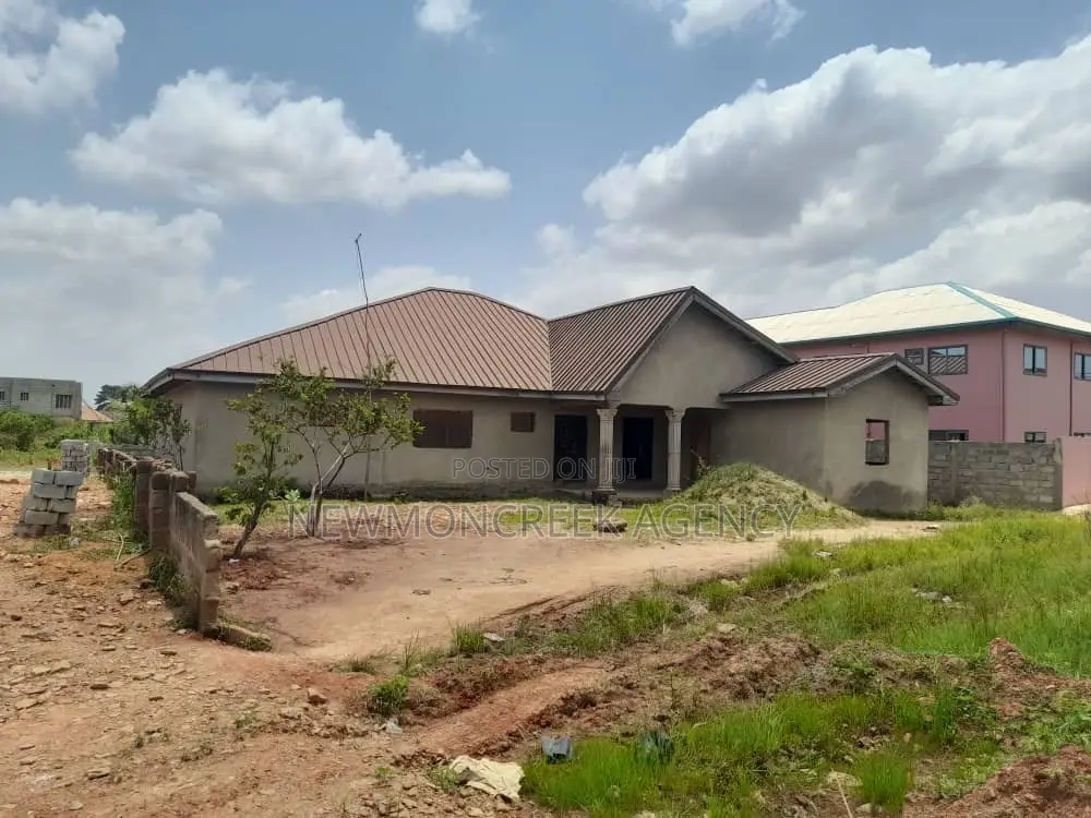 4bdrm Bungalow in Oyibi, Accra Metropolitan for sale