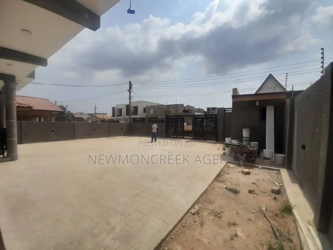 4bdrm Duplex in East Legon Ips, Accra Metropolitan for sale